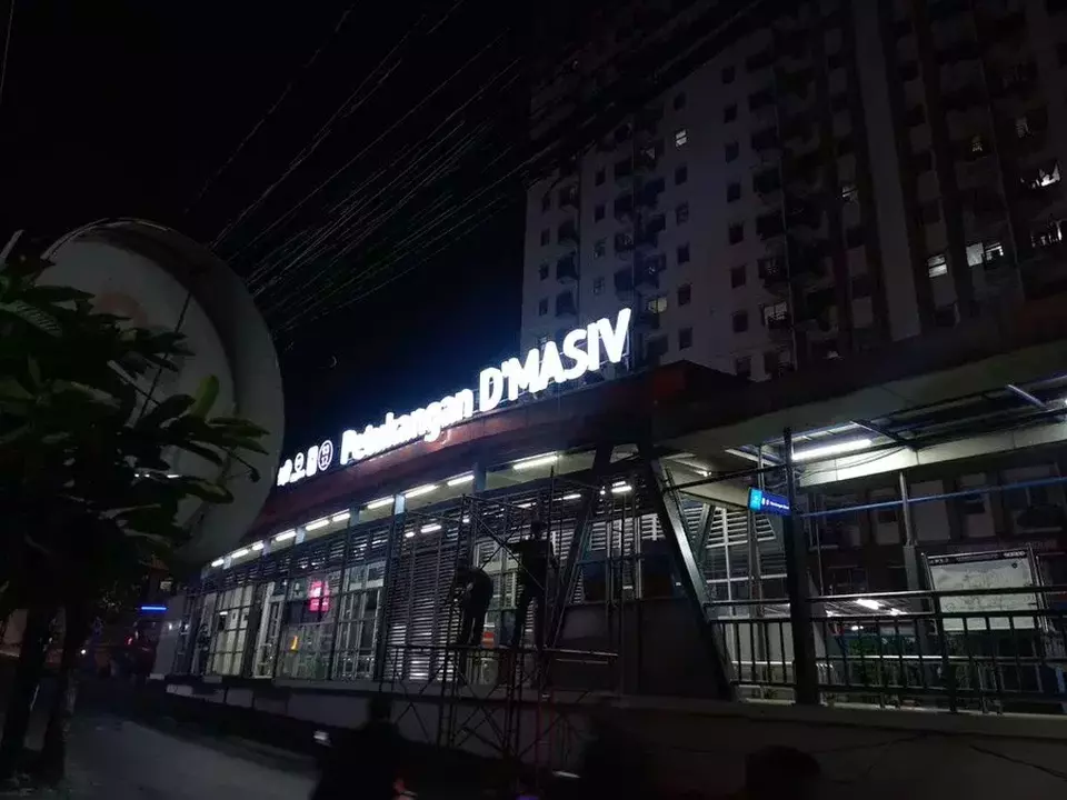 Image Credit D'Masiv became the name of the Transjakarta Stop in the Petukangan region, South Jakarta. (X/Special)